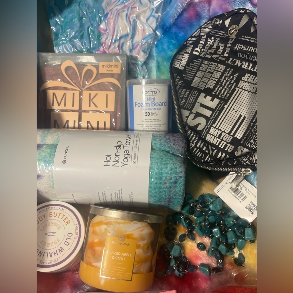 NEW Amazon BEAUTY Box, Brand NEW 📦 🔥 NO JUNK, NO used products, 5 ⭐️ rating!‌ - Picture 9 of 16